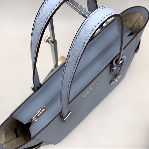 Michael Kors Gilly Large Drawstring Travel Tote NWT - Picture 8 of 16